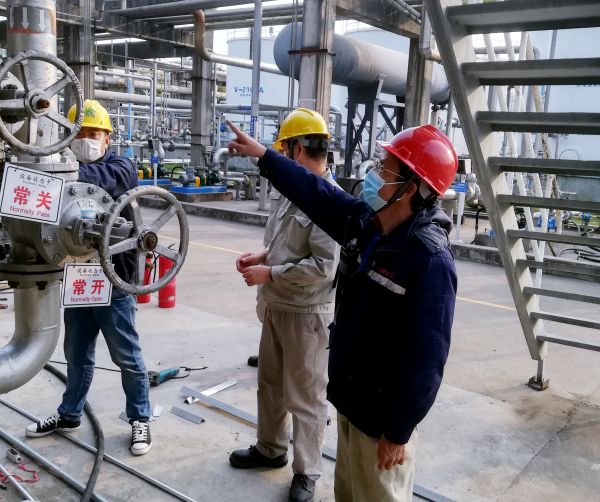 1.恪守職責(zé)、舍小家為大家——林慶波